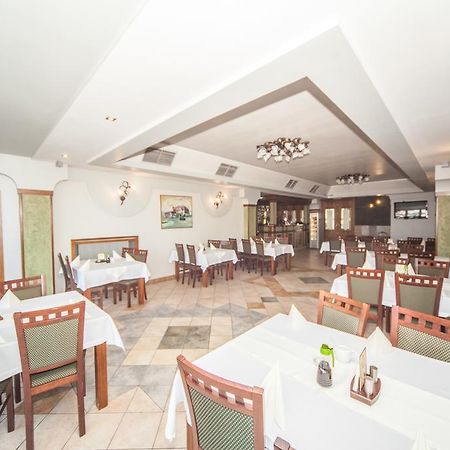 Hotel Ada Wiekszyce Bagian luar foto