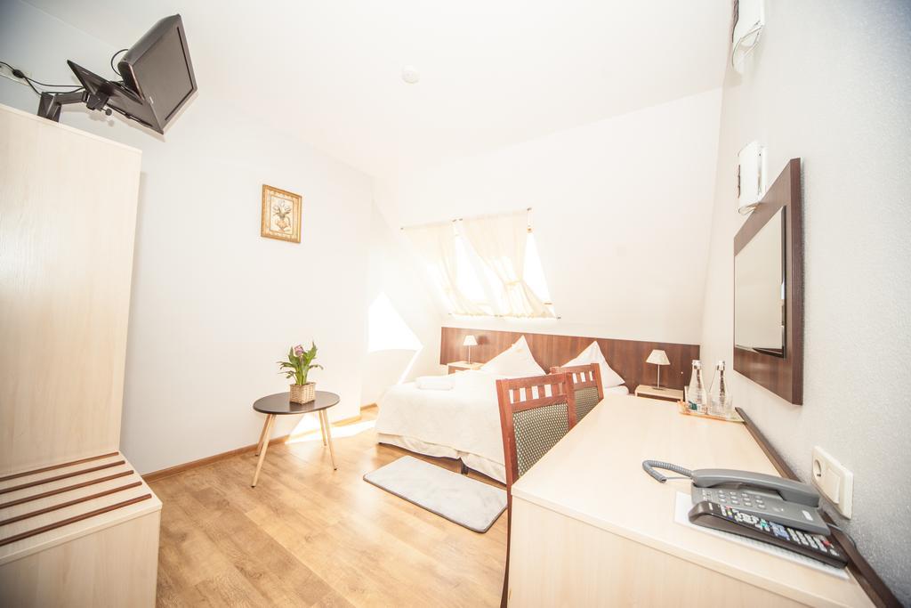 Hotel Ada Wiekszyce Bagian luar foto