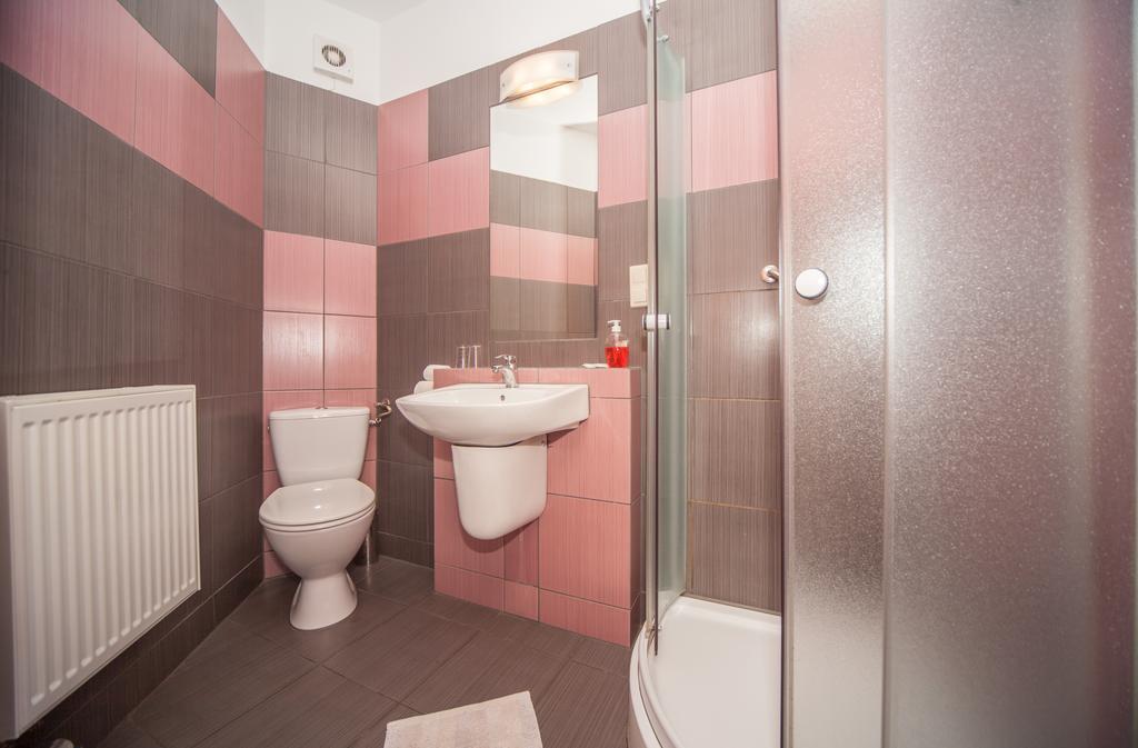 Hotel Ada Wiekszyce Bagian luar foto