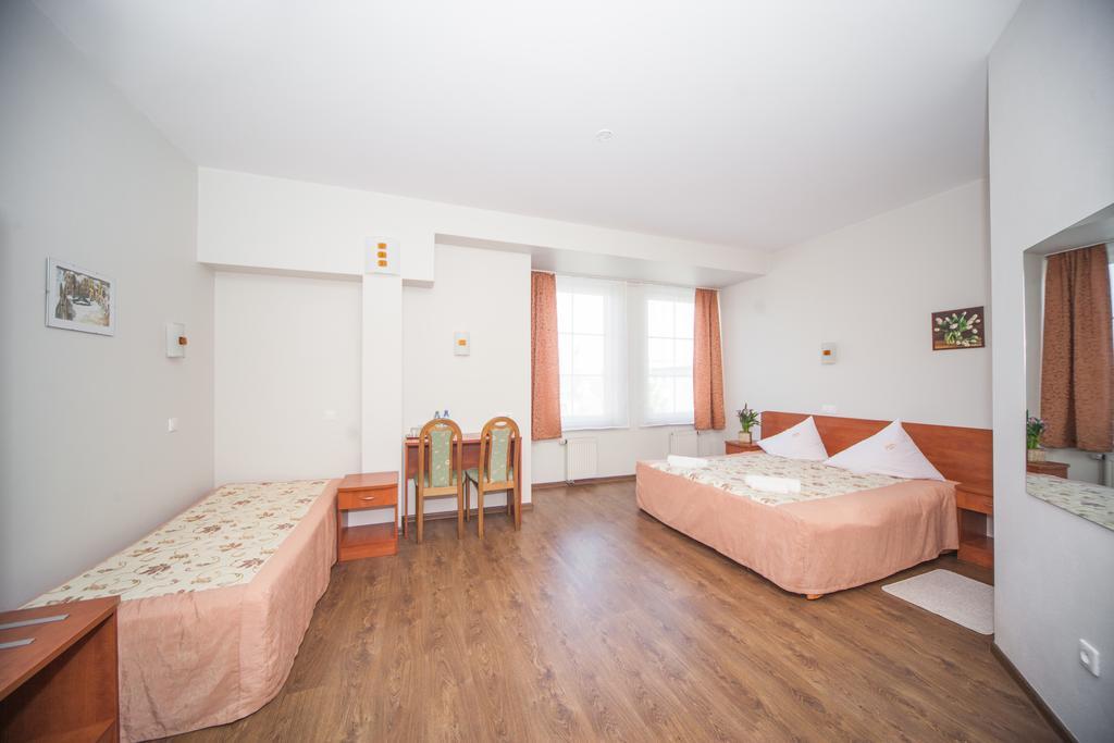 Hotel Ada Wiekszyce Bagian luar foto