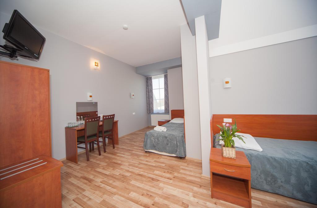 Hotel Ada Wiekszyce Bagian luar foto