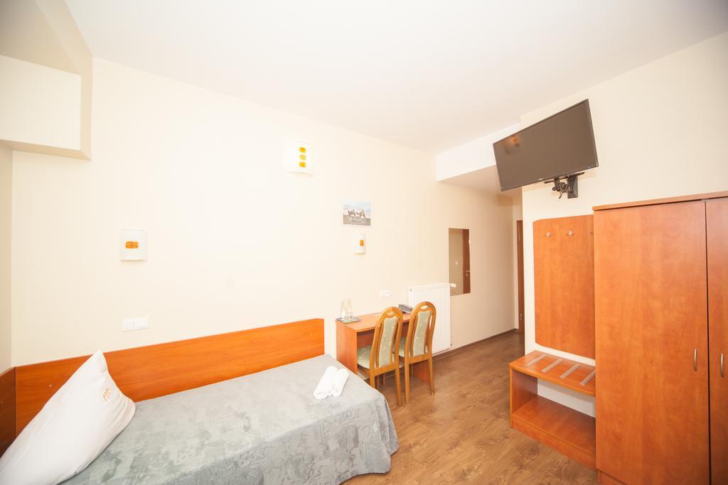 Hotel Ada Wiekszyce Bagian luar foto